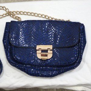 LIKE NEW Blue Charming Charlie Cross Body Bag